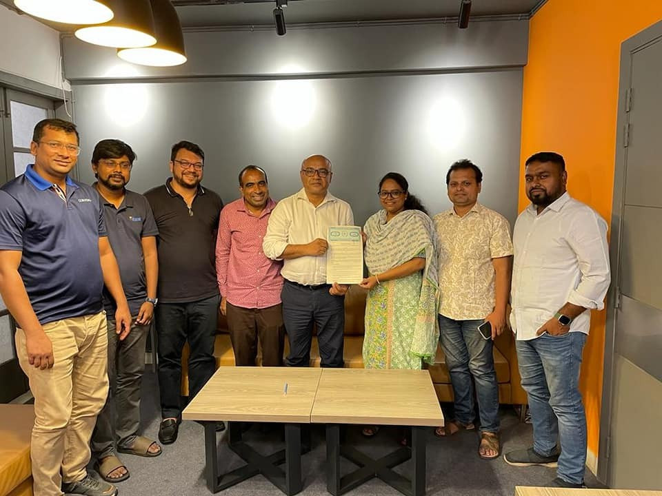 ধবল এর সাথে খুলনা বিশ্ববিদ্যালয় গ্রাজুয়েট ক্লাব লিঃ এর চুক্তি স্বাক্ষরিত